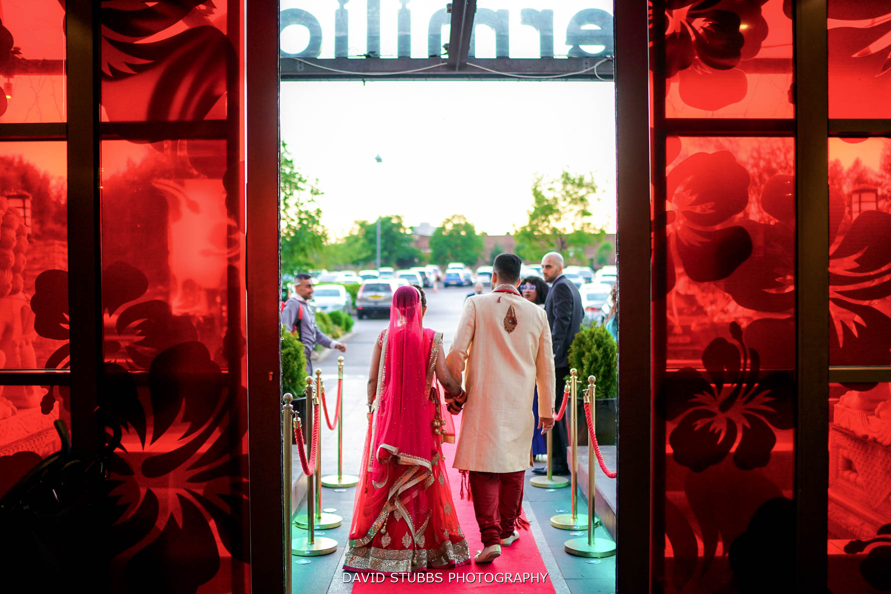 wedding photos at vermilion hall restaurant